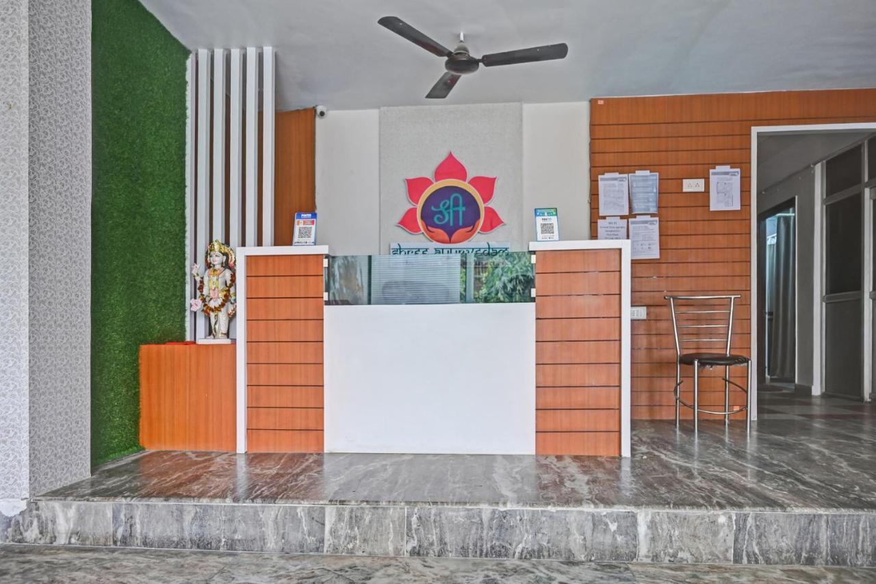 Oyo 7498 Hotel Aparajita Varanasi Exterior foto